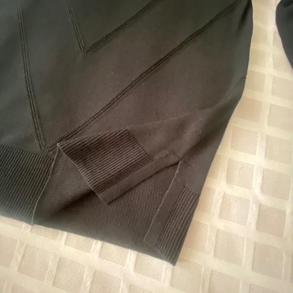 Banana Republic Lightweight V-Neck Sweater Black - Picture 8 of 12